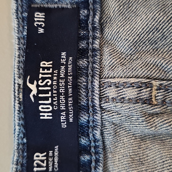 Hollister Size 12 High Rise Mom Jeans - Distressed Style Blue - Picture 6 of 8